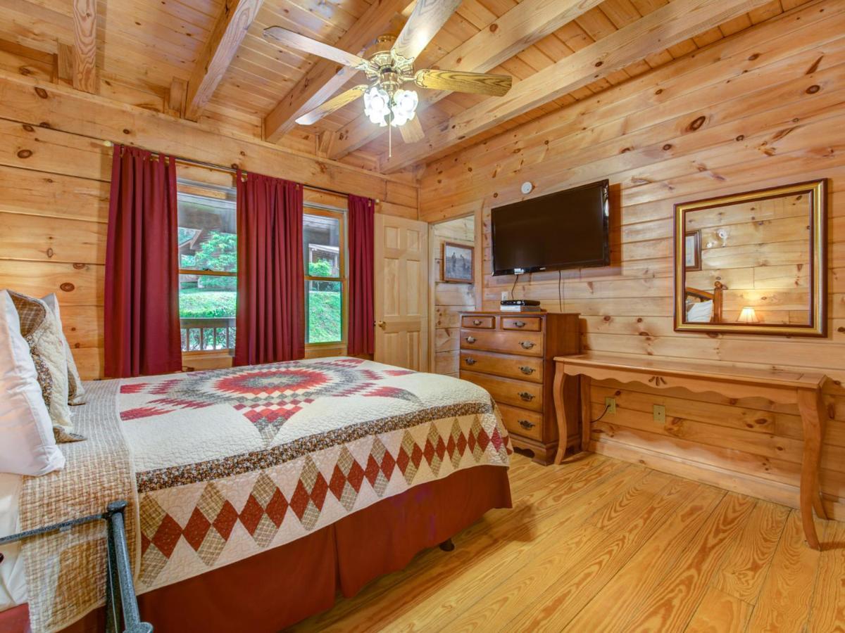 Bear Tracks, 2 Bedrooms, Hot Tub, Fireplace, Wifi, Jetted Tub, Sleeps 6 Gatlinburg Exterior foto